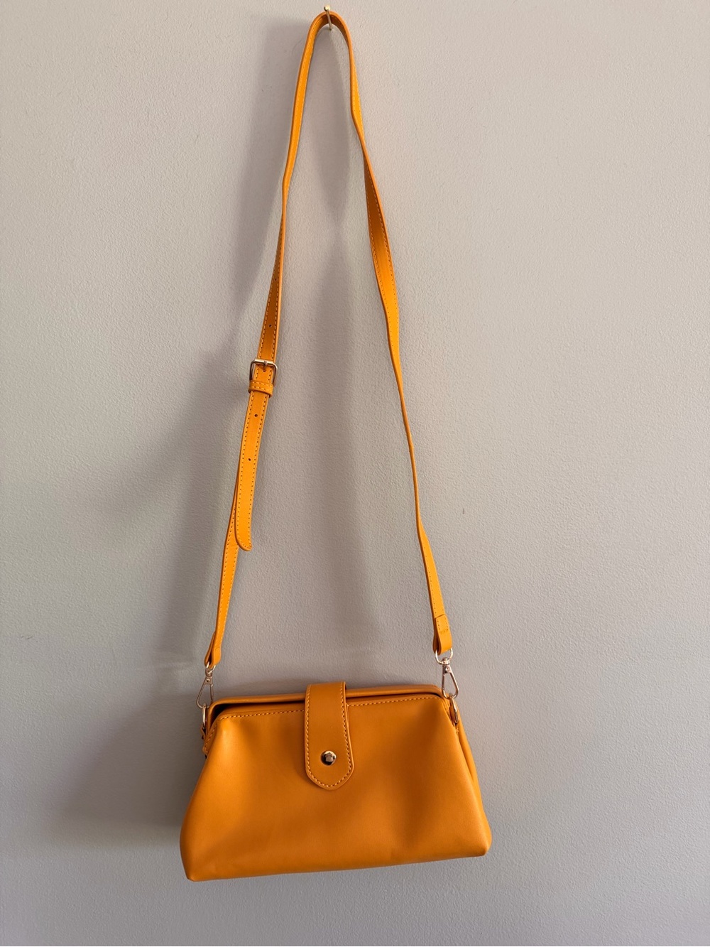 Women’s Crossbody Bag in Mustard - Classic Structured Shoulder Purse - Picture 2 of 6